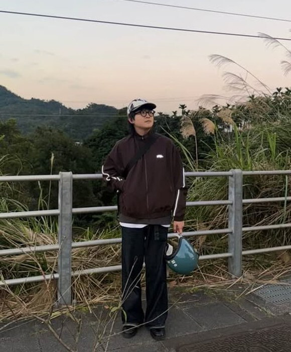 WIND BREAKER