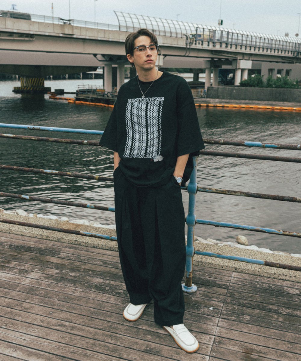 落肩圖像Tee Slinky Graphic Half Tee