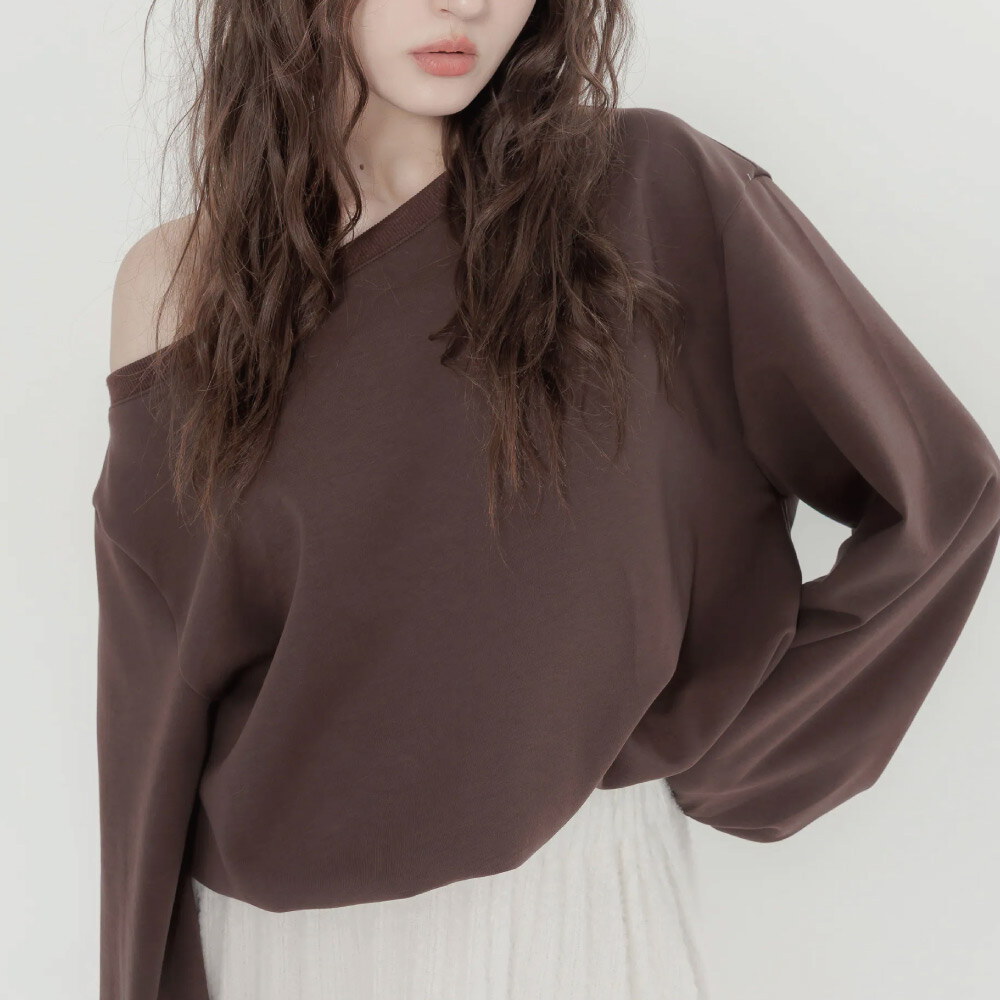 by Bello-雲感花苞斜肩大學TEE