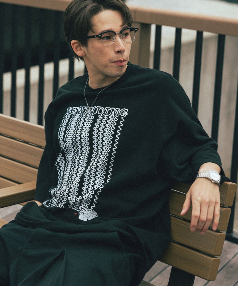 落肩圖像Tee Slinky Graphic Half Tee