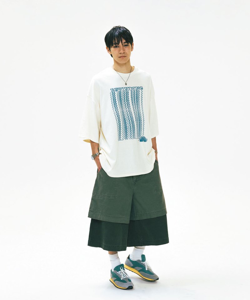 落肩圖像Tee Slinky Graphic Half Tee