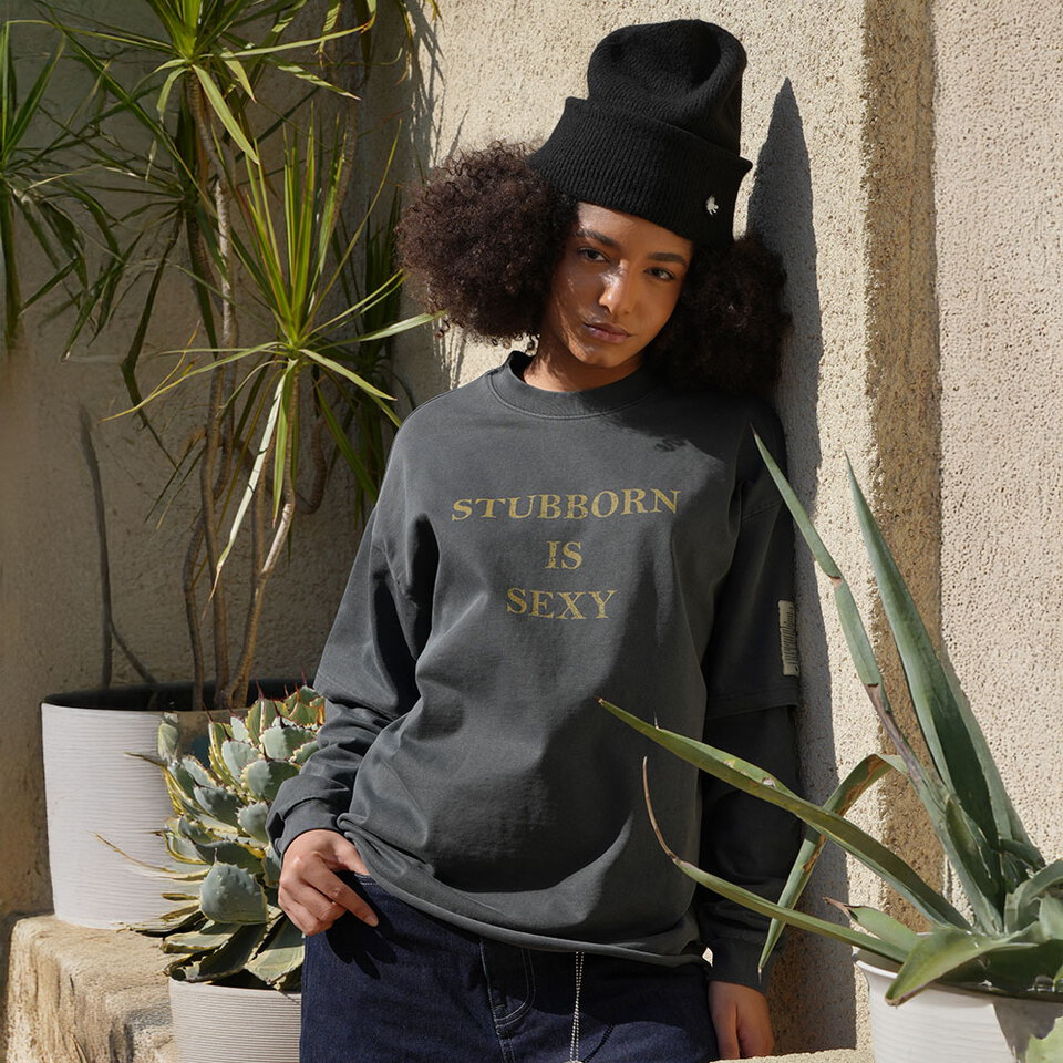 印花上衣 Stubborn Is Sexy LS Tee