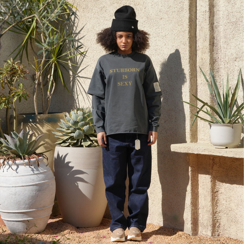 印花上衣 Stubborn Is Sexy LS Tee