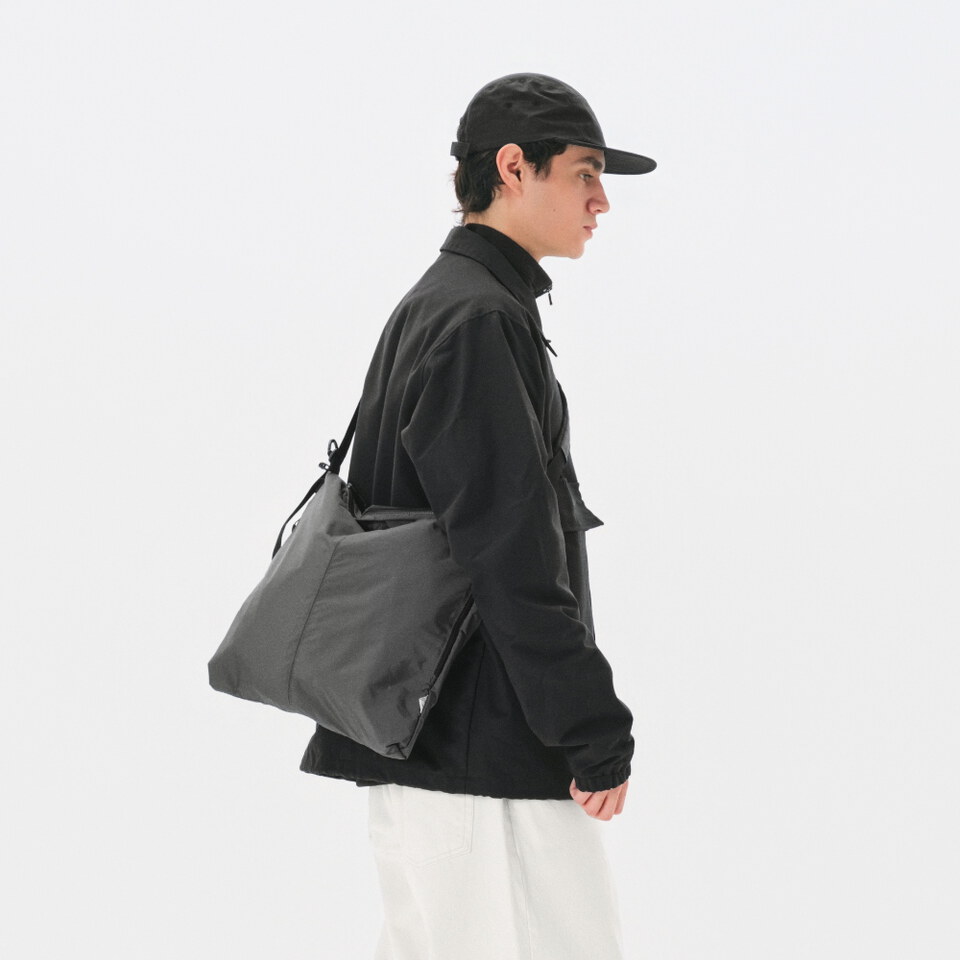機能側背包 City Utility Shoulder Bag