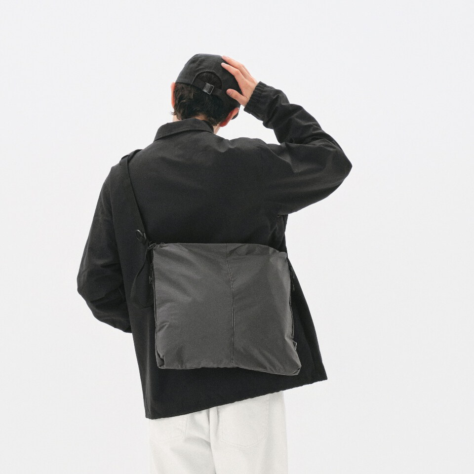 機能側背包 City Utility Shoulder Bag