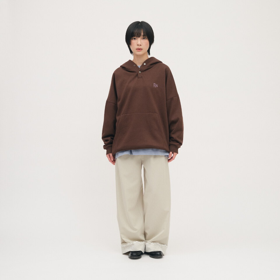 釦領半開襟帽TEE