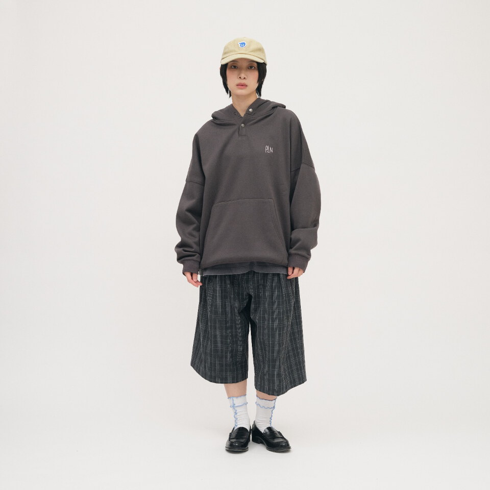 釦領半開襟帽TEE