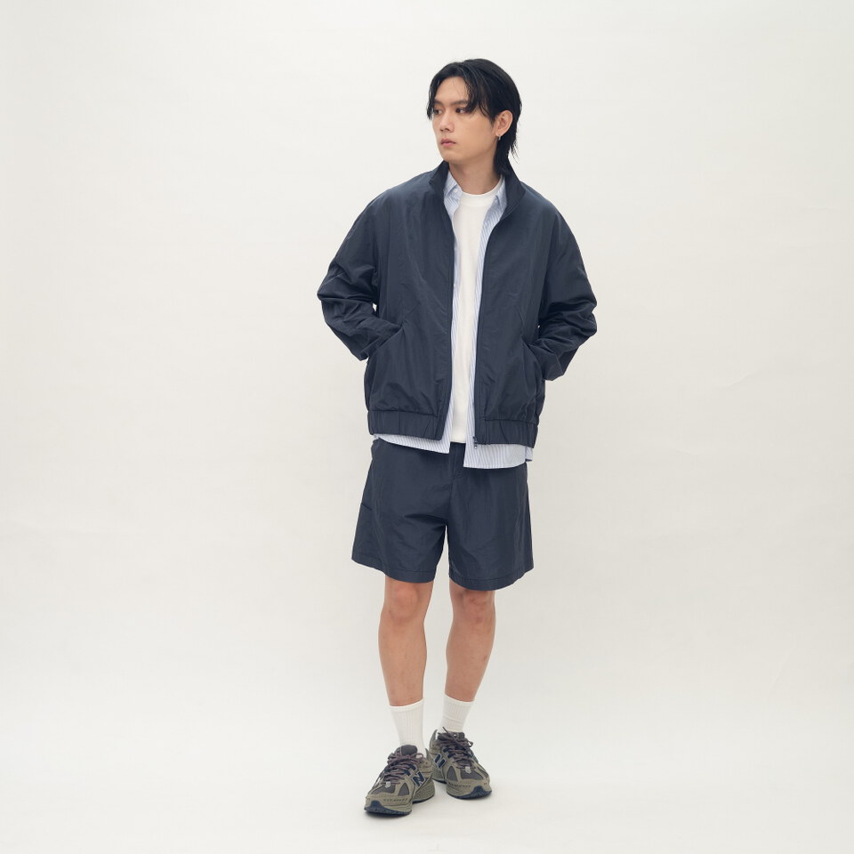 Timelly輕薄剪裁短褲