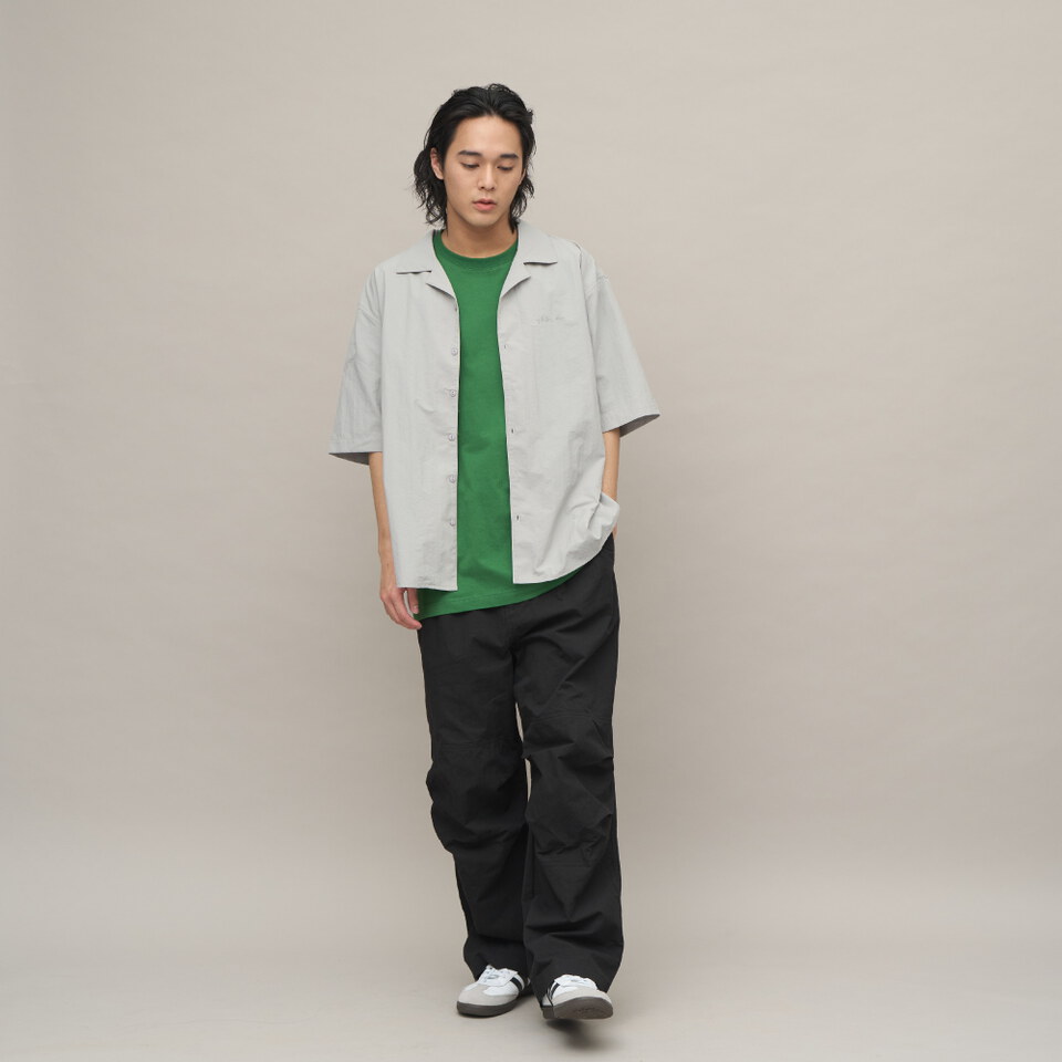 防潑水開領刺繡短袖襯衫
