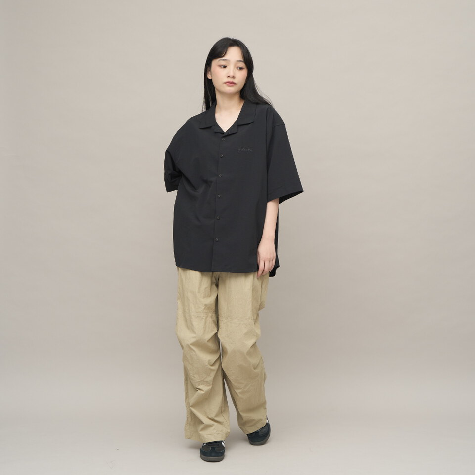 防潑水開領刺繡短袖襯衫