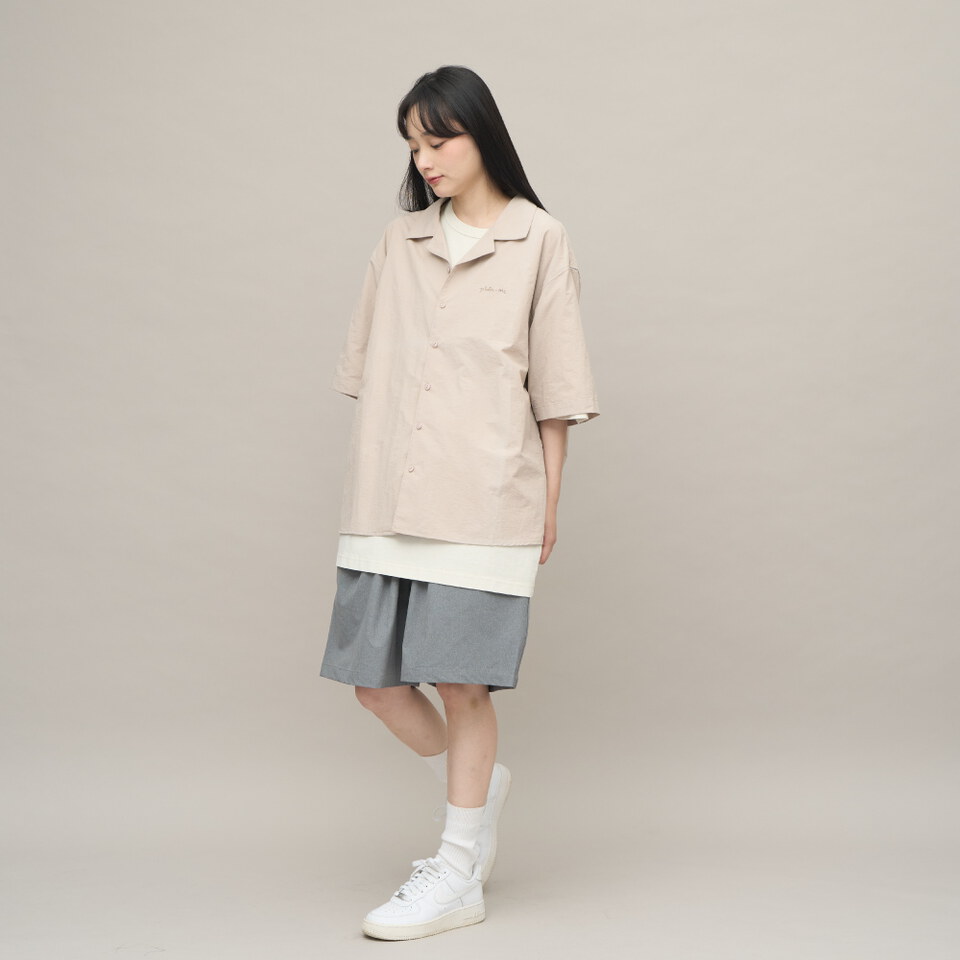 防潑水開領刺繡短袖襯衫
