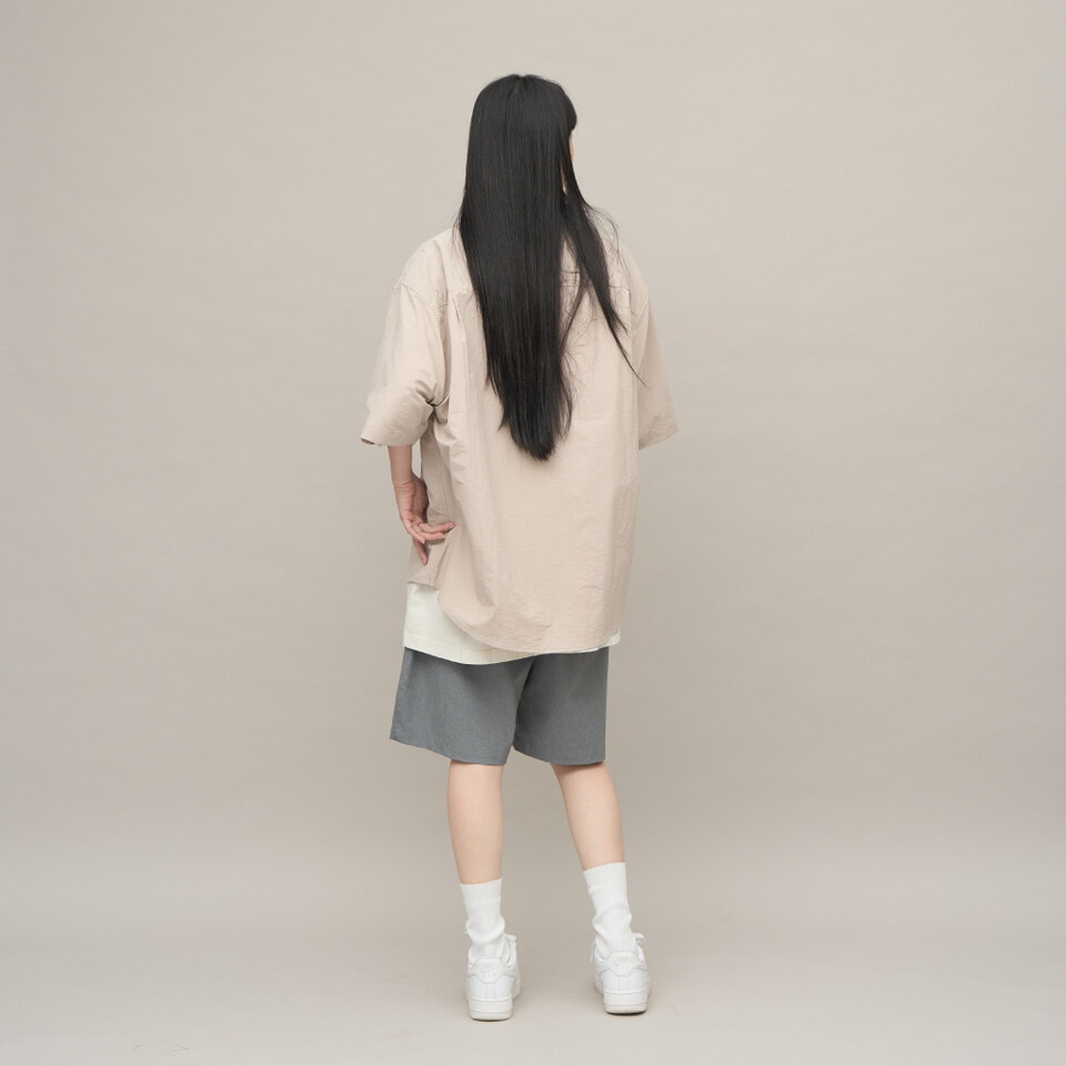 防潑水開領刺繡短袖襯衫
