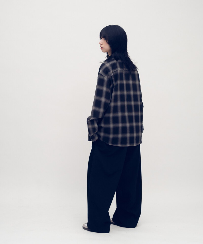 開領刺繡格紋長袖襯衫