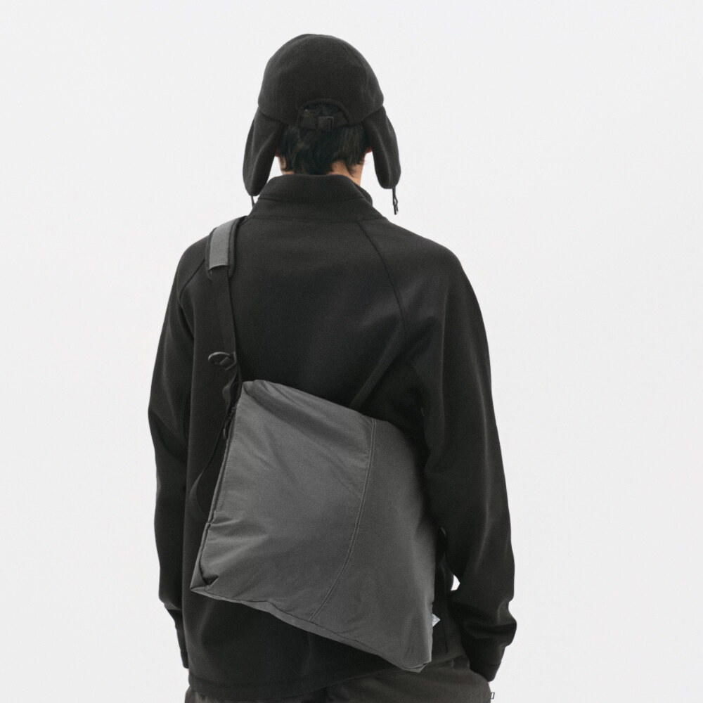 機能側背包 City Utility Shoulder Bag