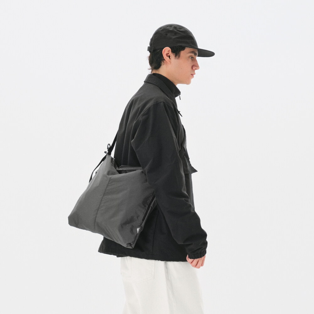 機能側背包 City Utility Shoulder Bag