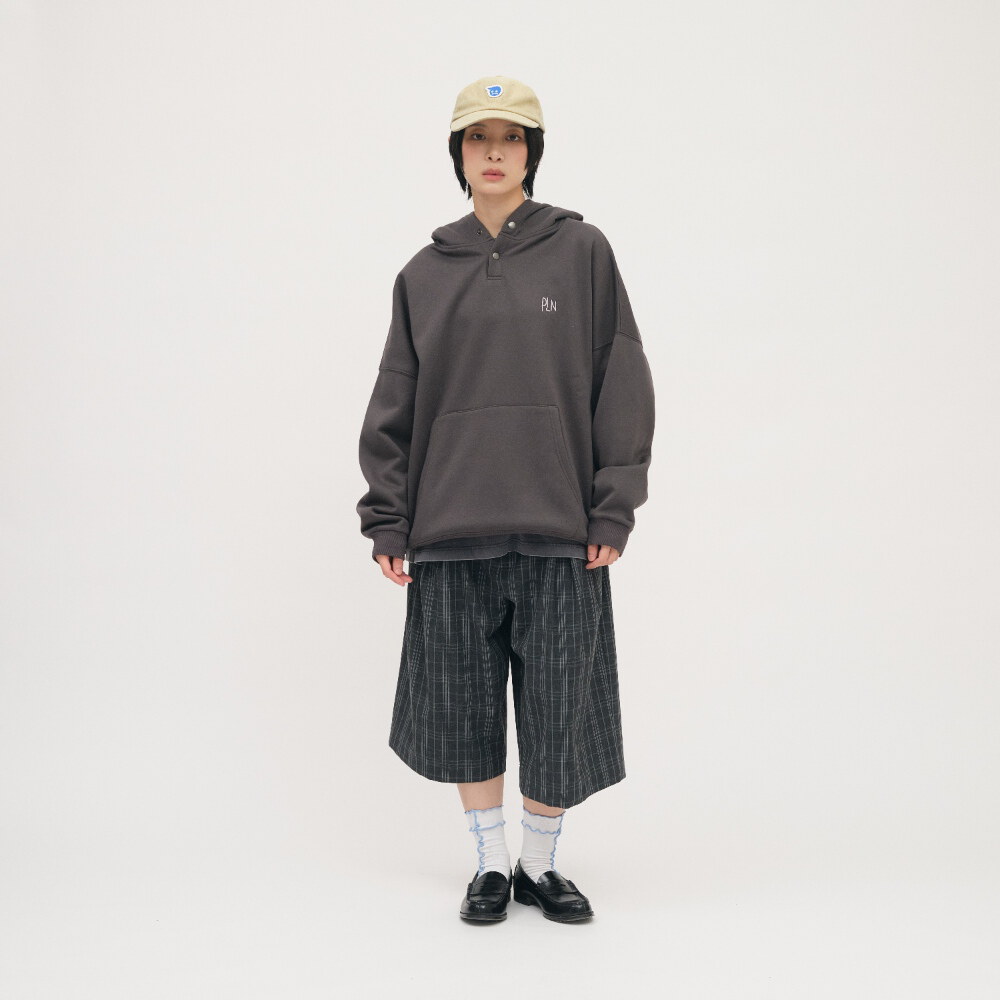 釦領半開襟帽TEE
