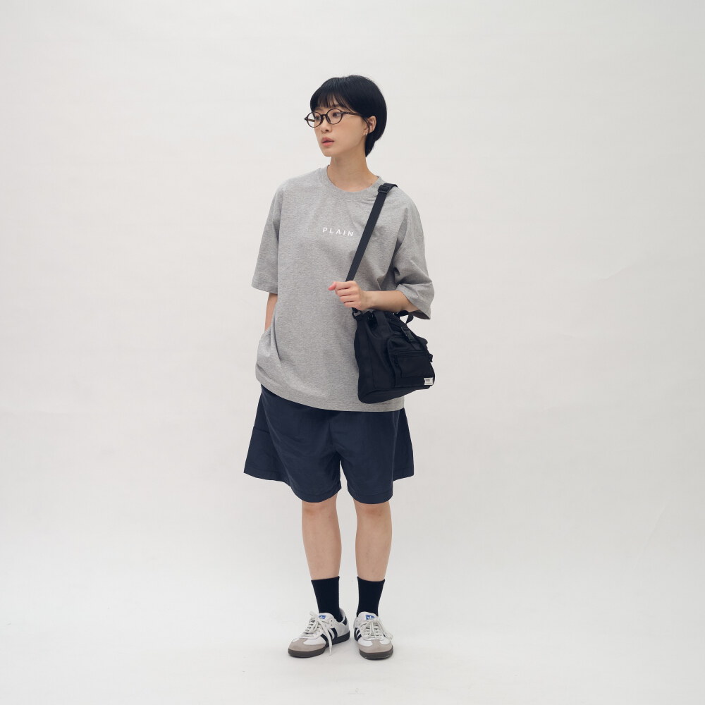 Timelly輕薄剪裁短褲