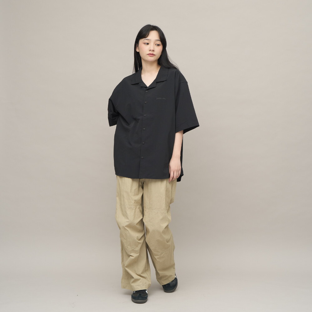 防潑水開領刺繡短袖襯衫