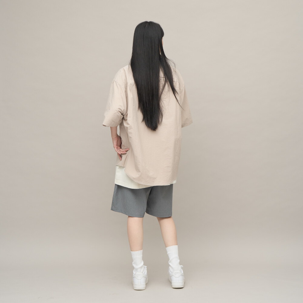防潑水開領刺繡短袖襯衫